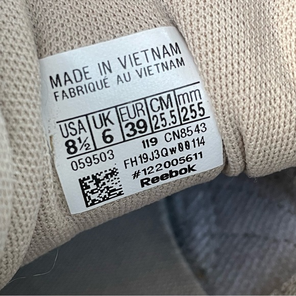 [SOLD] ✨Near New✨ Reebok Classic Leather Sneakers W8.5 / M7 / EU39 - Light Sand - Picture 10 of 12